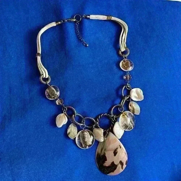 Bead and Shell Necklace - Picture 1 of 1